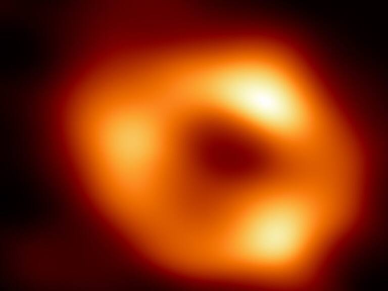Revelan la primera imagen de Sagitario A*, el agujero negro de nuestra Vía Láctea