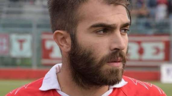 Conmoción en Italia: futbolista murió durante partido en homenaje a su hermano fallecido