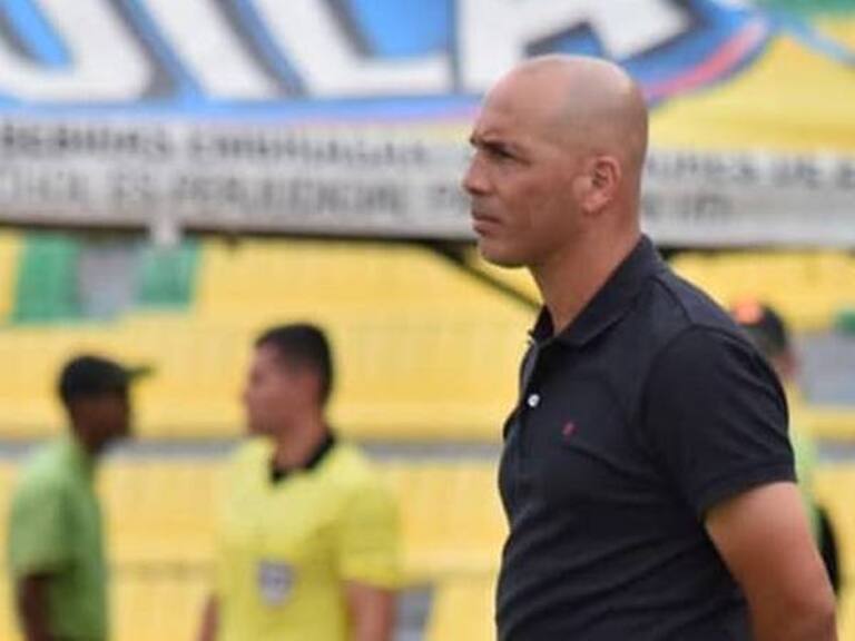 Mayer Candelo, exfutbolista de la U, dejó de ser el entrenador del Deportivo Cali de Colombia