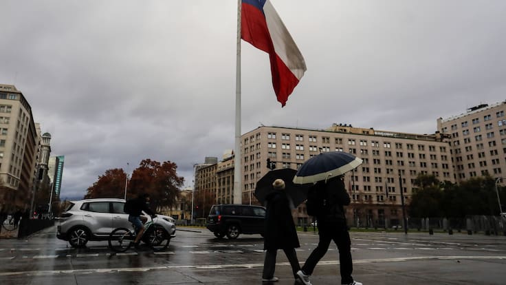 Lluvia en Santiago y Chile, hoy en vivo: a qué hora empieza, suspensión de clases del lunes y pronóstico por región