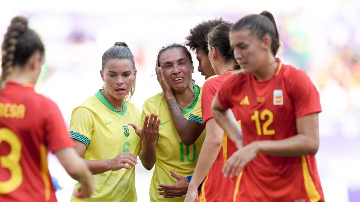 La patada que le costó la roja a Marta en los Juegos Olímpicos: histórica de Brasil lloró al dejar la cancha