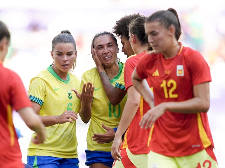 La patada que le costó la roja a Marta en los Juegos Olímpicos: histórica de Brasil lloró al dejar la cancha