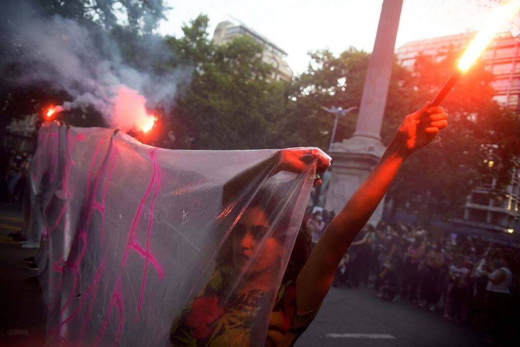 Feministas rechazan la violencia sexual contra mujeres en Montevideo