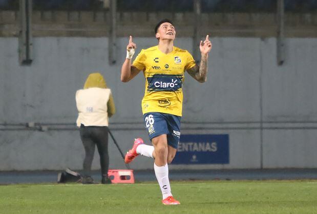 Sebastián Pereira y el presente de Everton: "Todos tienen la humildad para pelarse el lomo en cada partido"