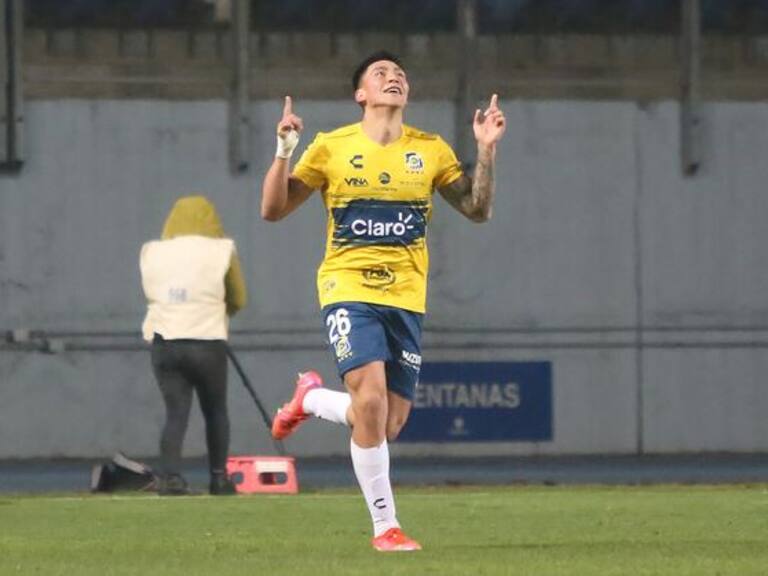 Sebastián Pereira y el presente de Everton: "Todos tienen la humildad para pelarse el lomo en cada partido"