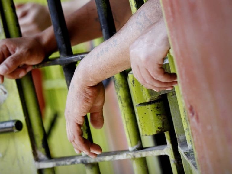 Dos reos se habrían fugado desde la ex Penitenciaría de Santiago