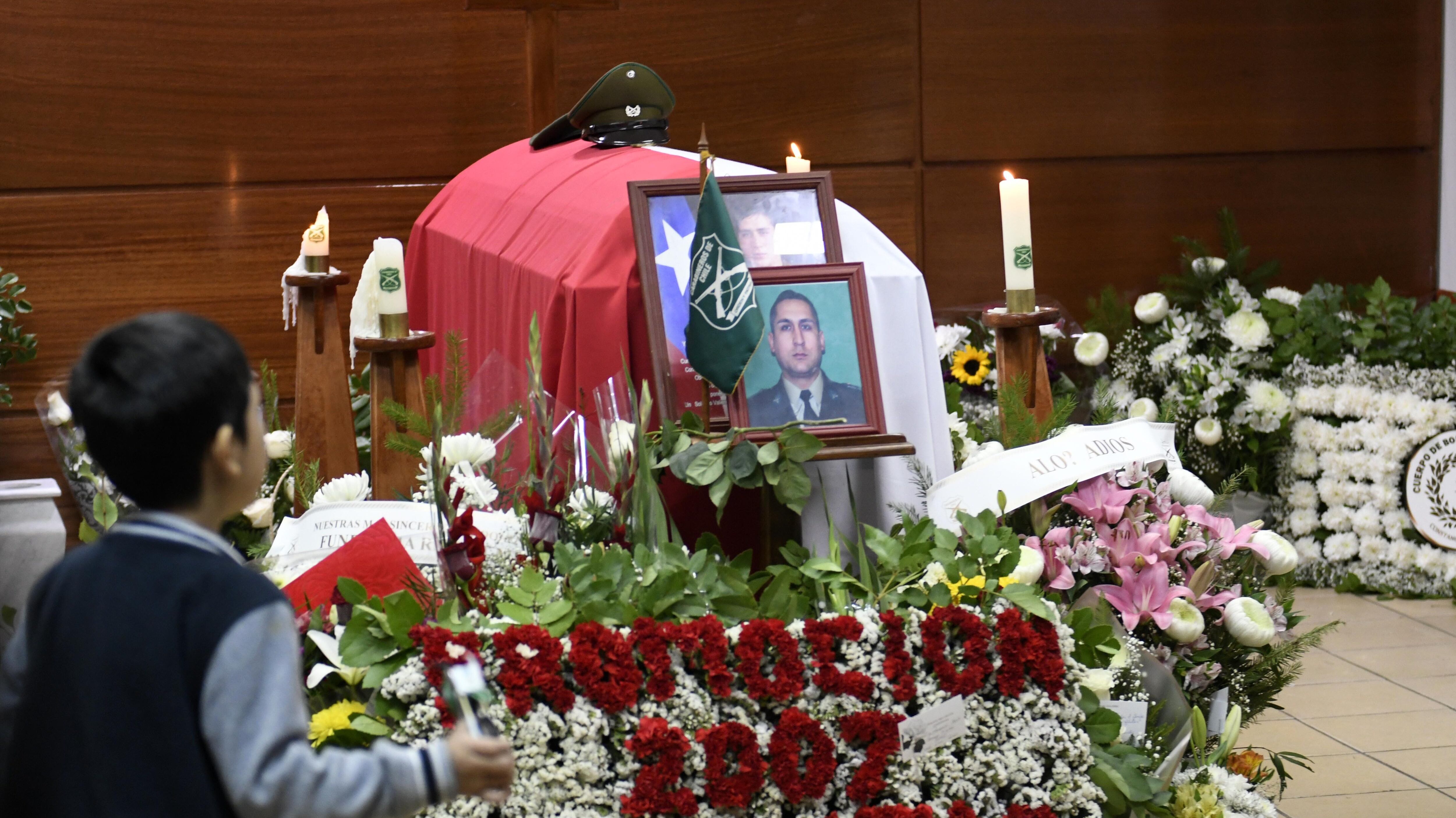 06 de ABRIL/RANCAGUA Funeraria Riquelme se encuentran familiares en el velorio del Daniel Palma quien fue asesinado en el centro de Santiago
FOTO: PABLO OVALLE ISASMENDI/AGENCIA UNO