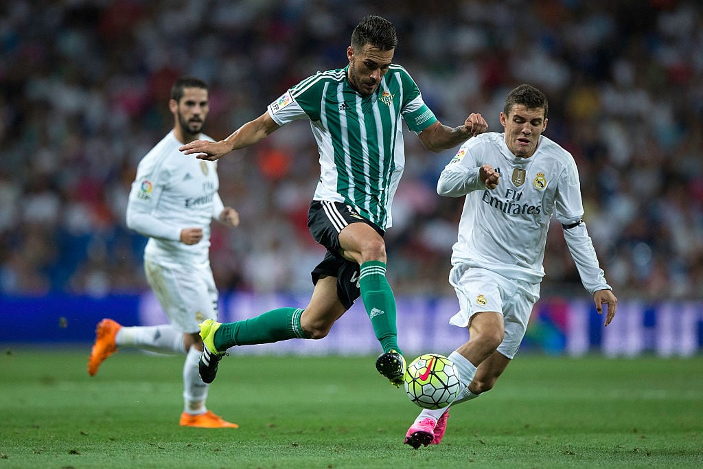 Xavi Torres ante Mateo Kovacic de Real Madrid