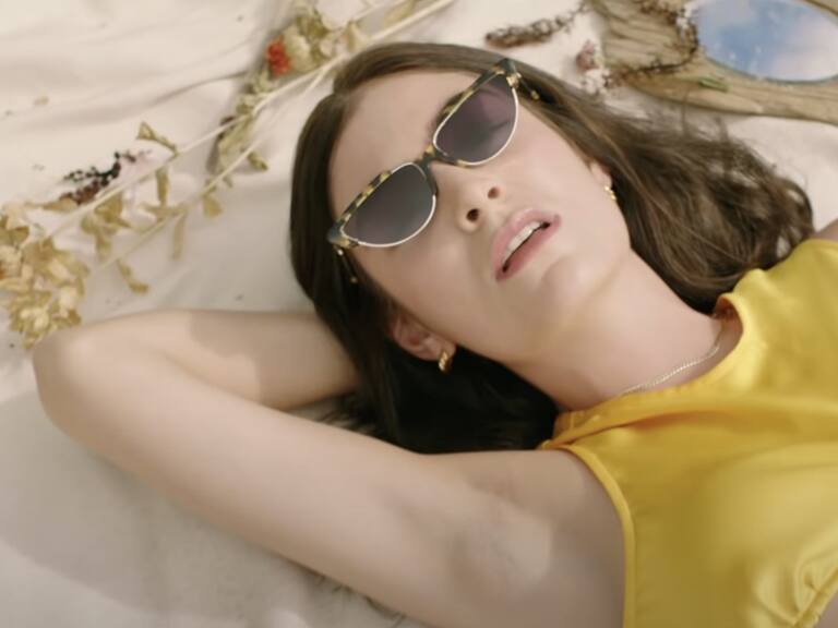 Lorde lanzó su nuevo single "Solar Power" con un video veraniego y lleno de baile