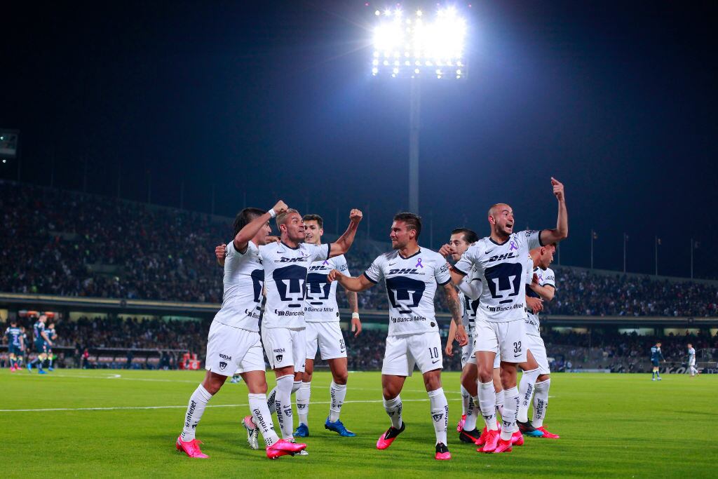 Pumas enfrentando al América en la Liga de México