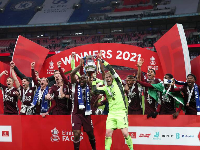 LONDON, ENGLAND - MAY 15: Wes Morgan and Kasper Schmeichel of Leicester City lift the Emirates FA Cup Trophy, following their team's victory in The Emirates FA Cup Final match between Chelsea and Leicester City at Wembley Stadium on May 15, 2021 in London, England. A limited number of around 21,000 fans, subject to a negative lateral flow test, will be allowed inside Wembley Stadium to watch this year's FA Cup Final as part of a pilot event to trial the return of large crowds to UK venues. (Photo by Marc Atkins/Getty Images)