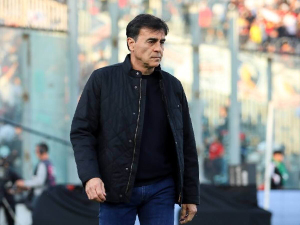 Gustavo Quinteros pone paños fríos antes de la «final» contra el líder Cobresal: «Acá no se define el campeonato»