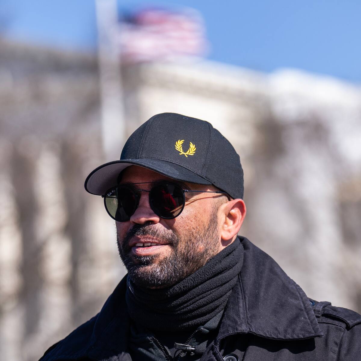 Miembros de Proud Boys demandan al gobierno de EE.UU. por US$100 millones tras condenas por asalto al Capitolio