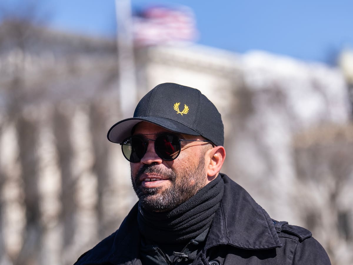 Miembros de Proud Boys demandan al gobierno de EE.UU. por US$100 millones tras condenas por asalto al Capitolio