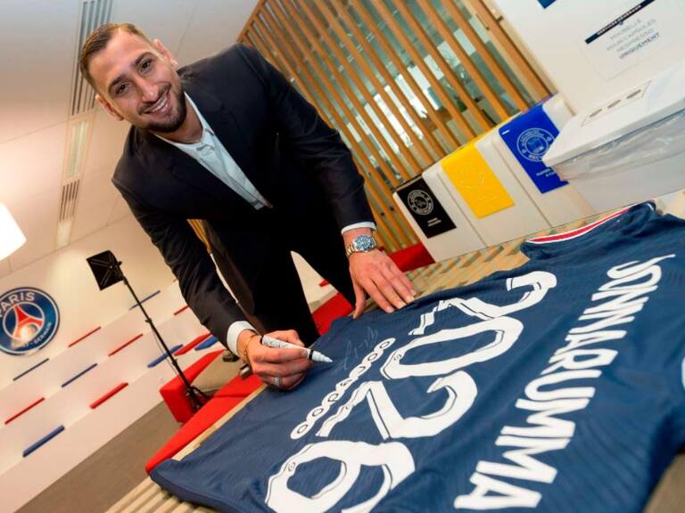 Gianluigi Donnarumma fue oficializado como refuerzo del Paris Saint Germain