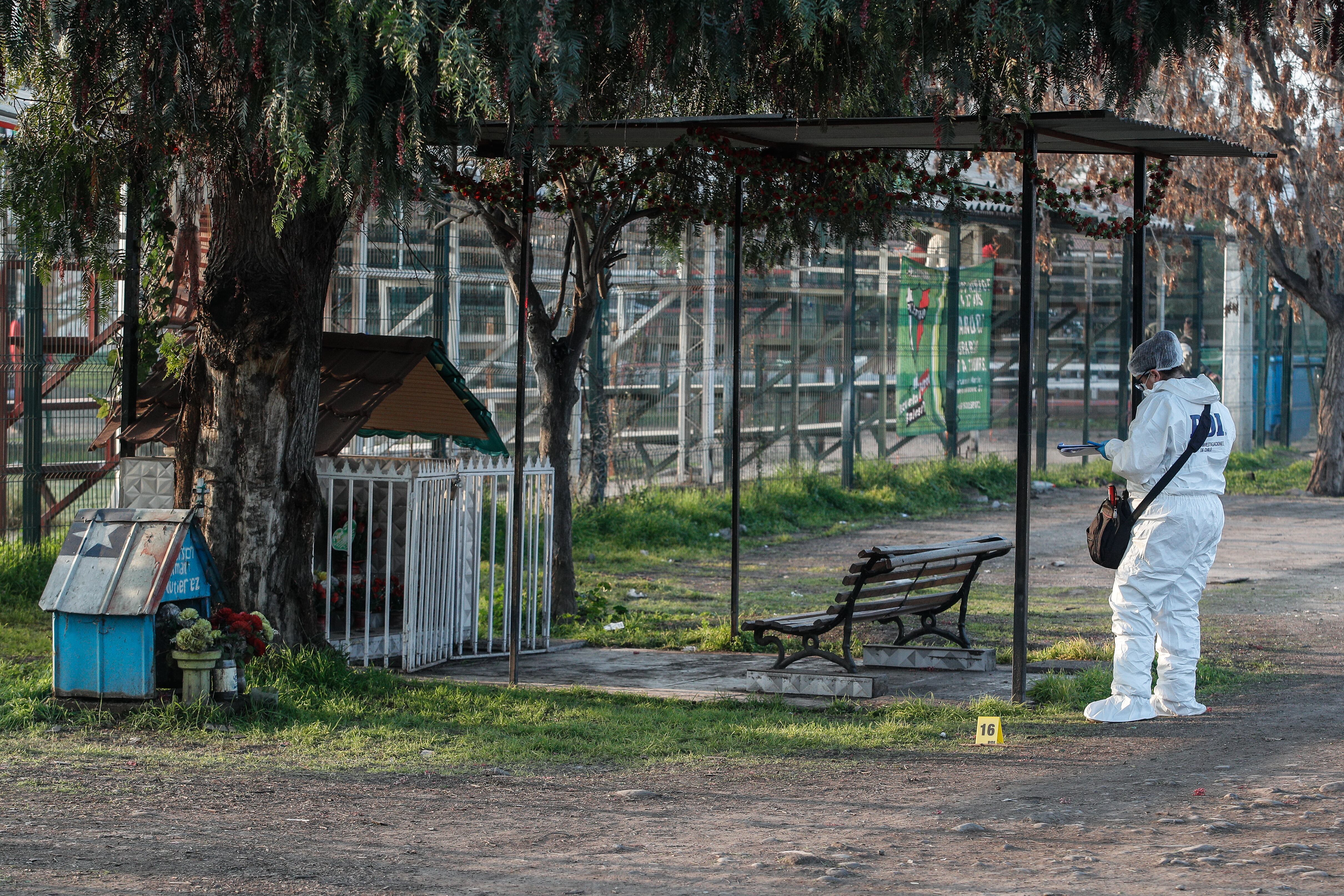 13 DE JULIO DE 2025 / SANTIAGOUna balacera termina con doble homicidio en canchas de de club deportivo Juventudes San Martín en Colina
La brigada de homicidio de la PDI y la fiscalía ECOH realizan pericias en el lugar
FOTO: DIEGO MARTIN / AGENCIAUNO
