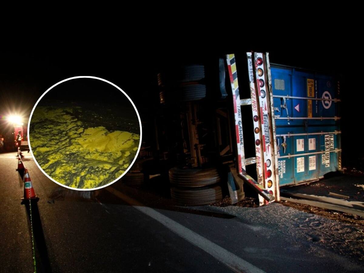 Alerta en Arica: camión con 21 toneladas de aceite de soja vuelca y derrama todo su contenido en el Lago Chungará