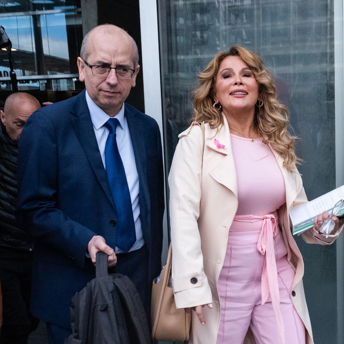 “Se sabe una parte de la historia”: Cathy Barriga deja el Centro de Justicia entre insultos tras suspensión de audiencia
