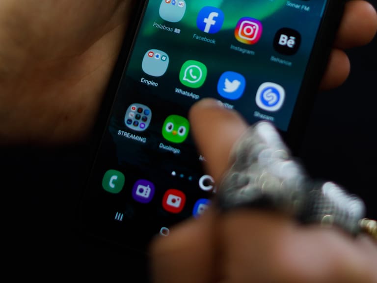 04 de Octubre de 2021 /SANTIAGO Se registra caída de todas las aplicaciones de la compañía de facebook:Instagram, WhatsApp y Facebook.
FOTO CRISTOBAL ESCOBAR /AGENCIAUNO