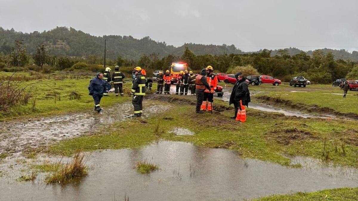 Chiloé: dos personas se encuentran desaparecidas tras intentar cruzar río que subió durante temporal