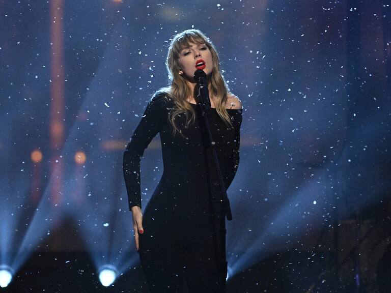 Taylor Swift lanzó una nueva versión de “Christmas Tree Farm” con streaming exclusivo en Amazon Music