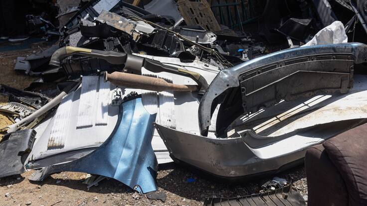 Carabineros desmantela desarmaduría ilegal con vehículos con encargos por robo en La Pintana
