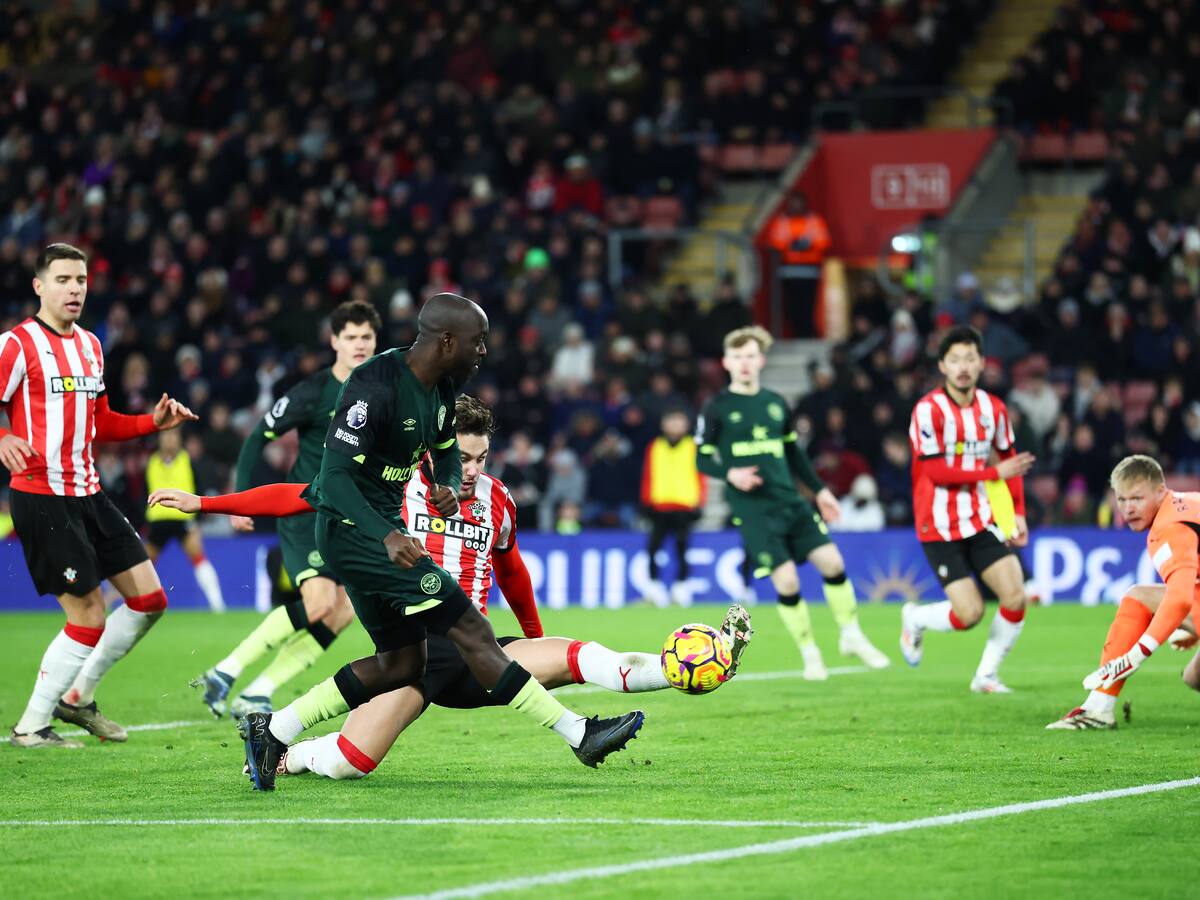 Con Ben Brereton en la banca: Southampton sufre humillante goleada ante Brentford por la Premier League