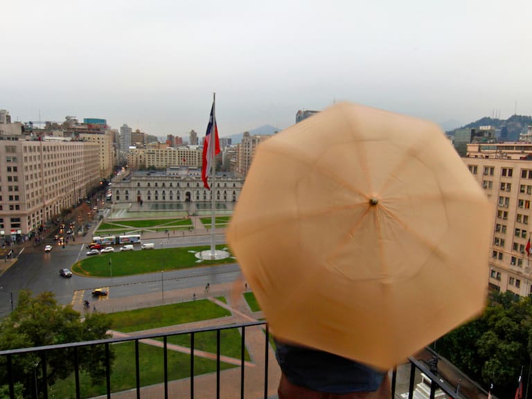Lluvia en Santiago confirmada: la jornada clave en que vuelven las precipitaciones y cuántos milímetros esperar en la RM