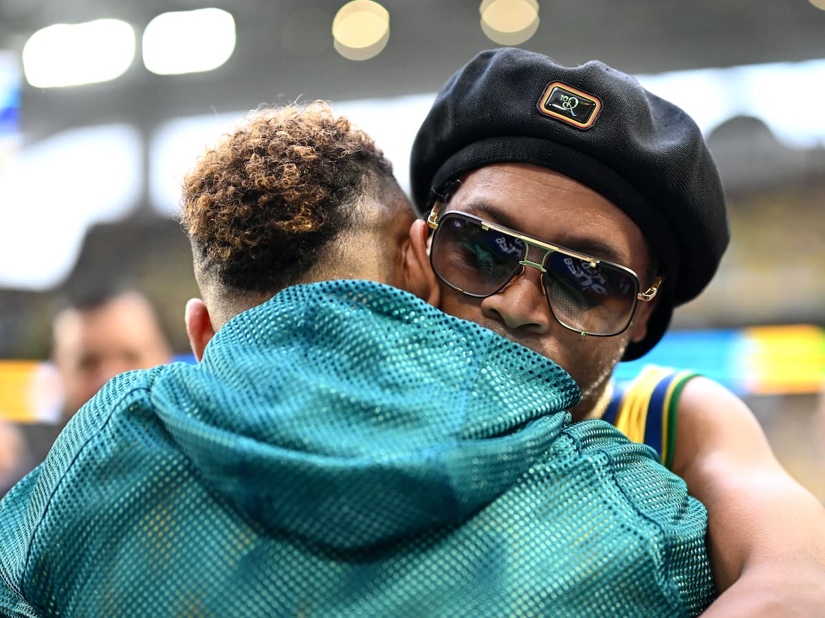 Ronaldinho se encuentra con Neymar y Vinicius en la previa del partido de Brasil y esto sucede: atención al saludo