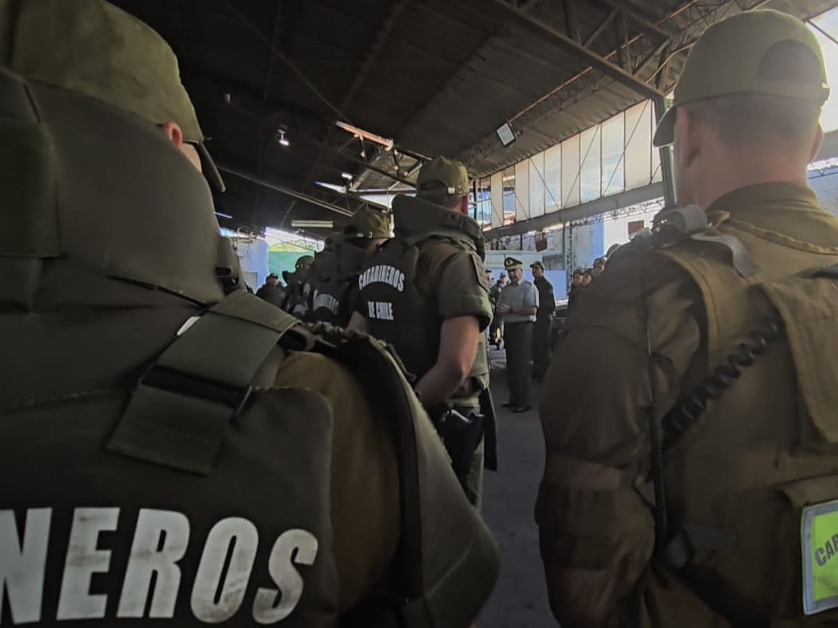 Carabineros despliega megaoperativo antidrogas en Santiago: hay 23 detenidos y 20 kilos de droga incautados