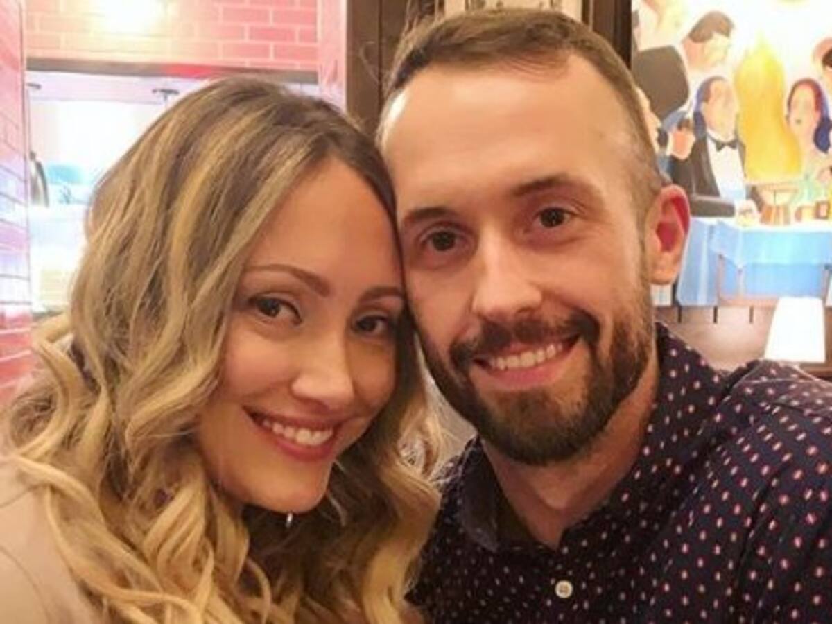 Seguidores hacen pedazos a pareja de youtubers que le buscaron una nueva familia a niño que habían adoptado