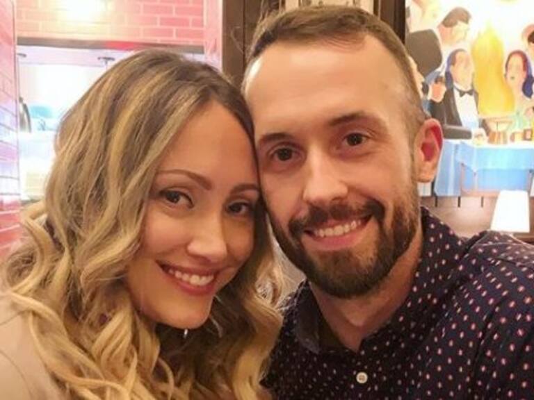 Seguidores hacen pedazos a pareja de youtubers que le buscaron una nueva familia a niño que habían adoptado