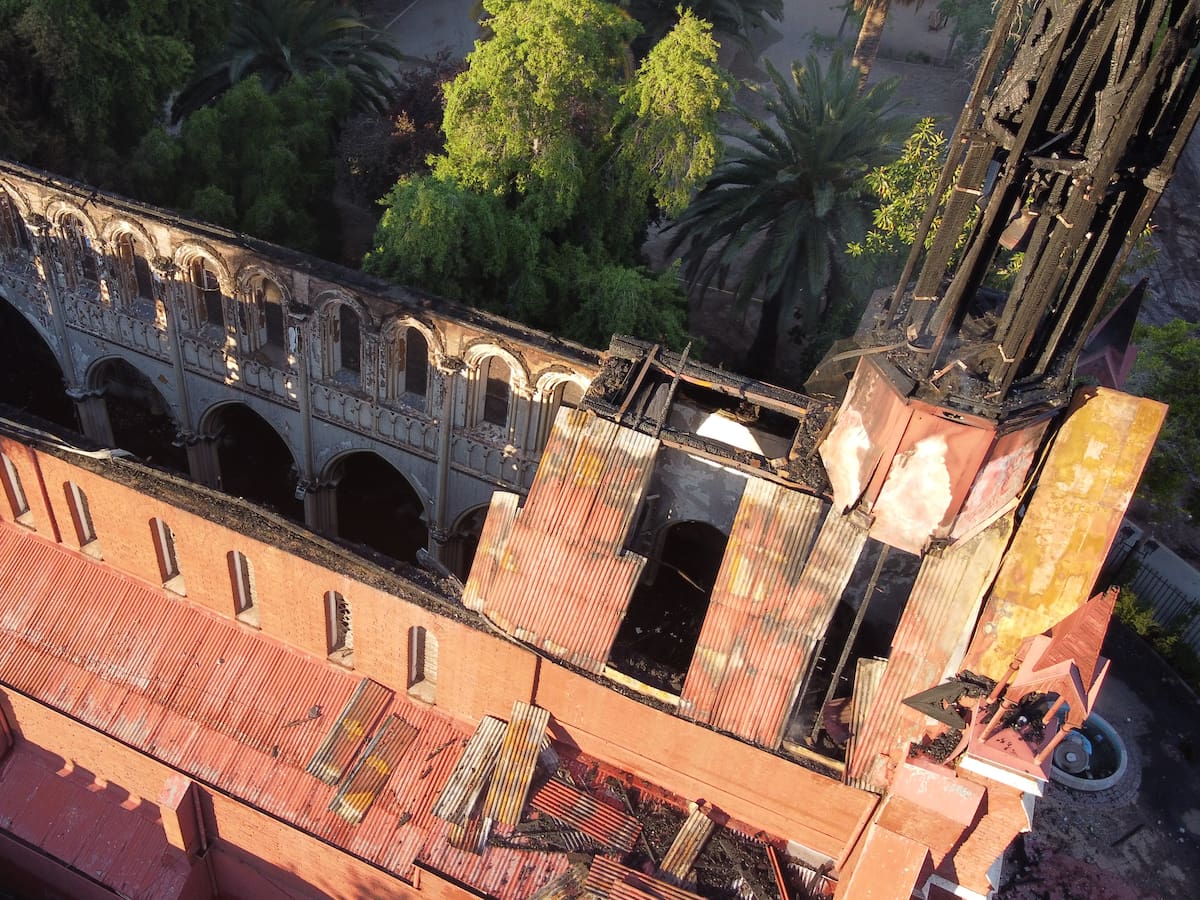 La histórica Iglesia San Francisco de Borja, incendiada en 2020, reabrirá sus puertas con un evento especial: así puedes visitarla