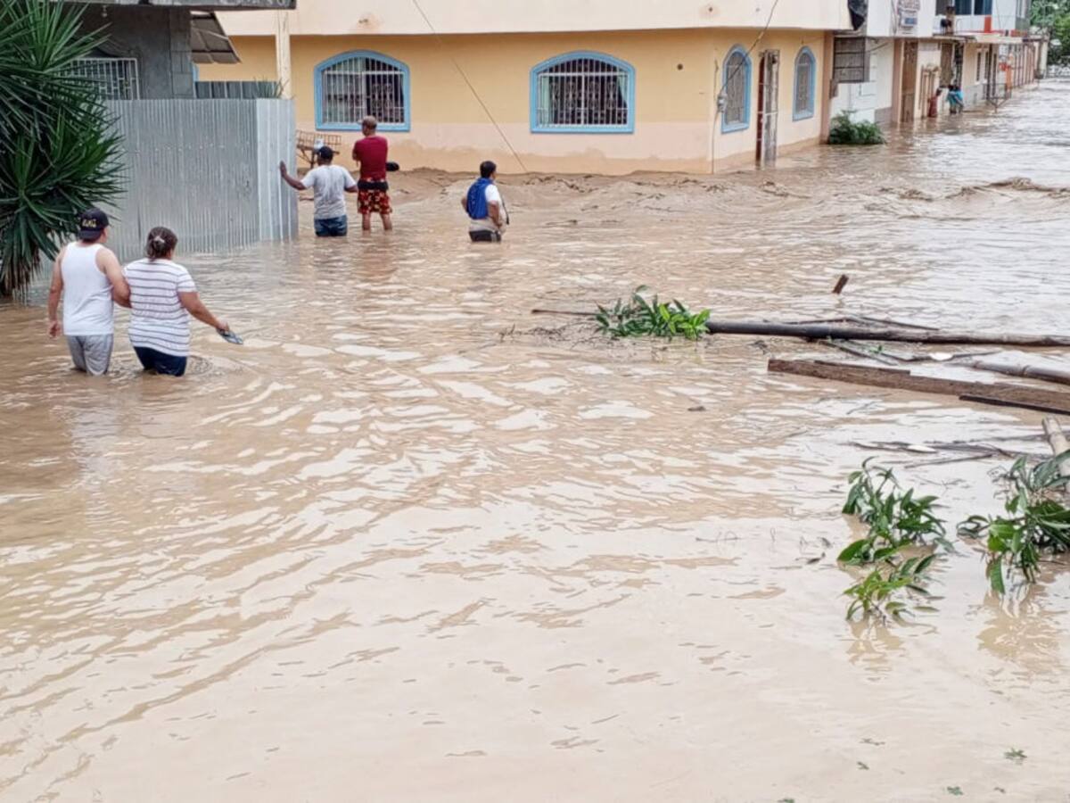 Ecuador registra más de 15.000 damnificados por lluvias