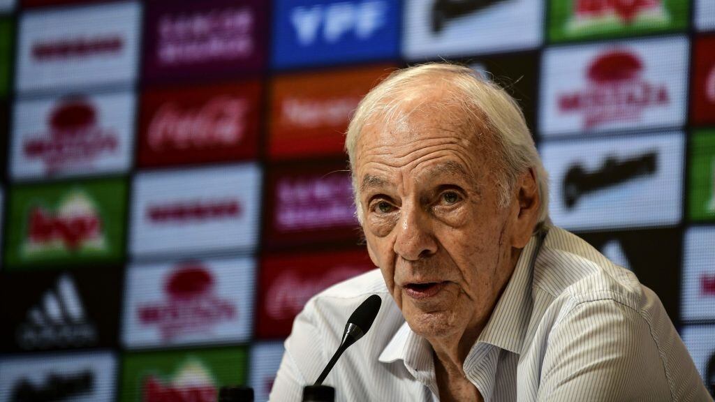 César Luis Menotti: "Louis Van Gaal está medio gagá, dijo muchas pelotudeces"