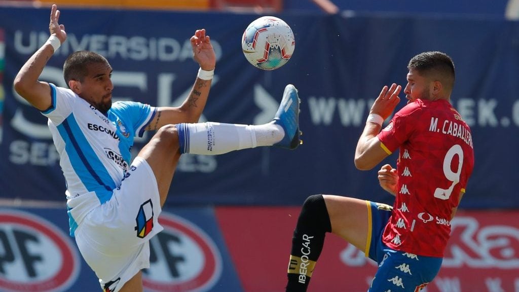 27 de Diciembre del 2020/SANTIAGOBranco Ampuero(i) y Mauro Andrés Caballero(d) ,durante el partido valido por la Vigésimo Sexta fecha del Campeonato Nacional AFP PlanVital 2020, entre Union Española vs Deportes Antofagasta, disputado en el Estadio Santa Laura.
FOTO:FRANCISCO LONGA/AGENCIAUNO