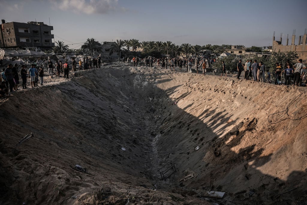 Familia quedaron enterradas cerca de Jan Yunis tras un nuevo ataque aéreo de Israel sobre la Franja de Gaza en Palestina
