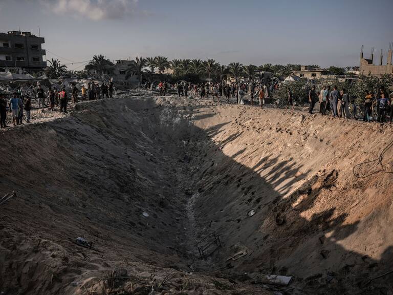 Familia quedaron enterradas cerca de Jan Yunis tras un nuevo ataque aéreo de Israel sobre la Franja de Gaza en Palestina