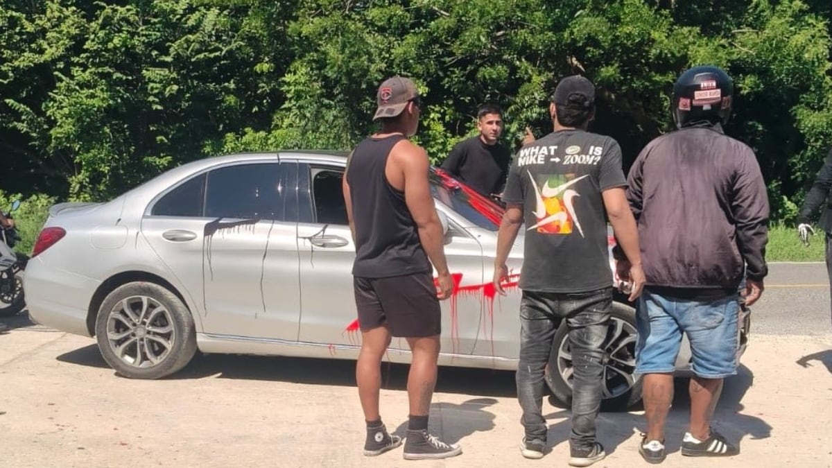 Un ex Colo Colo sufre violento ataque en Colombia: hinchas vandalizaron su auto y dejaron fuerte mensaje
