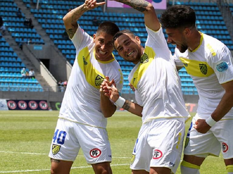 Barnechea dejó a Fernández Vial al borde del abismo en la Primera B