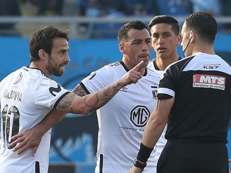 Jorge Valdivia alcanzó a jugar 26 minutos y se llevó las críticas de los hinchas albos