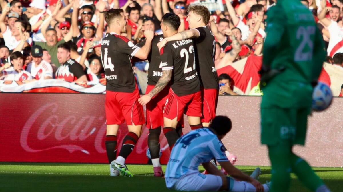 El duro recibimiento a Maxi Salas en el partido de River Plate ante Racing Club en Copa Argentina