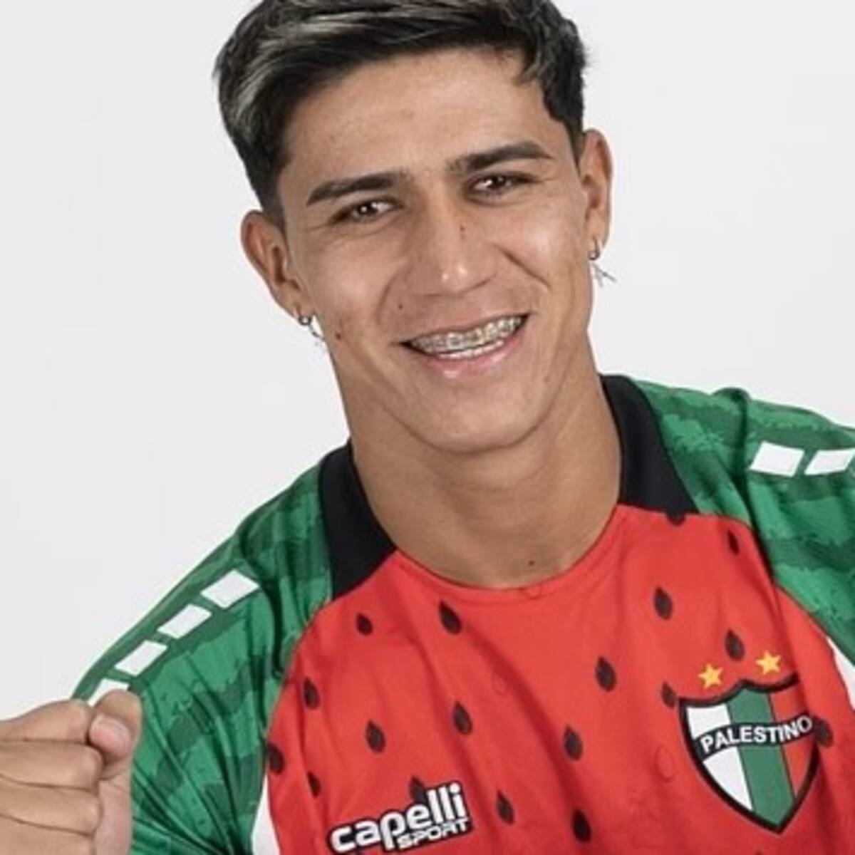 “Inspirada en la sandía”: la inesperada camiseta conmemorativa que lanzó Palestino para este 2025