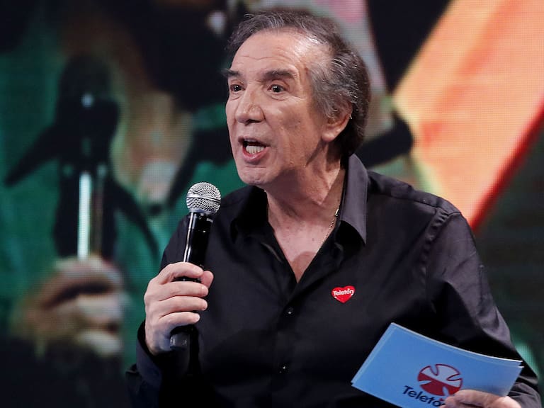 01 DE DICIEMBRE DE 2018/SANTIAGO Eduardo Fuentes y Julio Videla, durante el bloque mediodia de la TeletÛn 2018, realizado en el Teatro TeletÛn.
FOTO: LEONARDO RUBILAR CHANDIA/AGENCIAUNO