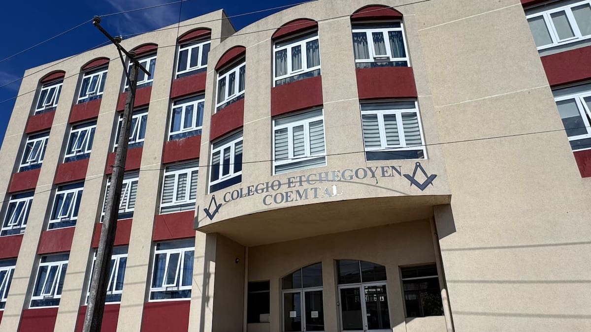 Corte confirma expulsión de estudiante que amenazó con un cuchillo a docentes en colegio de Talcahuano
