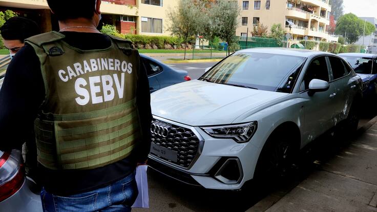 Carabineros desbarata centro de acopio de autos robados en El Bosque: cuatro vehículos recuperados y dos detenidos