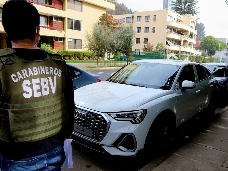 Carabineros desbarata centro de acopio de autos robados en El Bosque: cuatro vehículos recuperados y dos detenidos