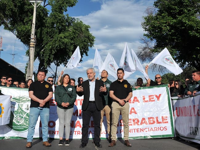 Movilizacion del personal de Gendarmería deChile a las afueras de Centro de Justicia por demandas y exigencias al Ministerio de Justicia y al Gobierno.