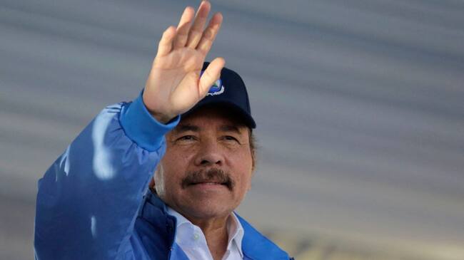 Nicaraguan President Daniel Ortega, waves to supporters during a rally marking the 40th Anniversary of the National Palace's takeover by the Sandinista guerrillas prior to the triumph of the revolution, in Managua on August 22, 2018. (Photo by INTI OCON / AFP) (Photo by INTI OCON/AFP via Getty Images)