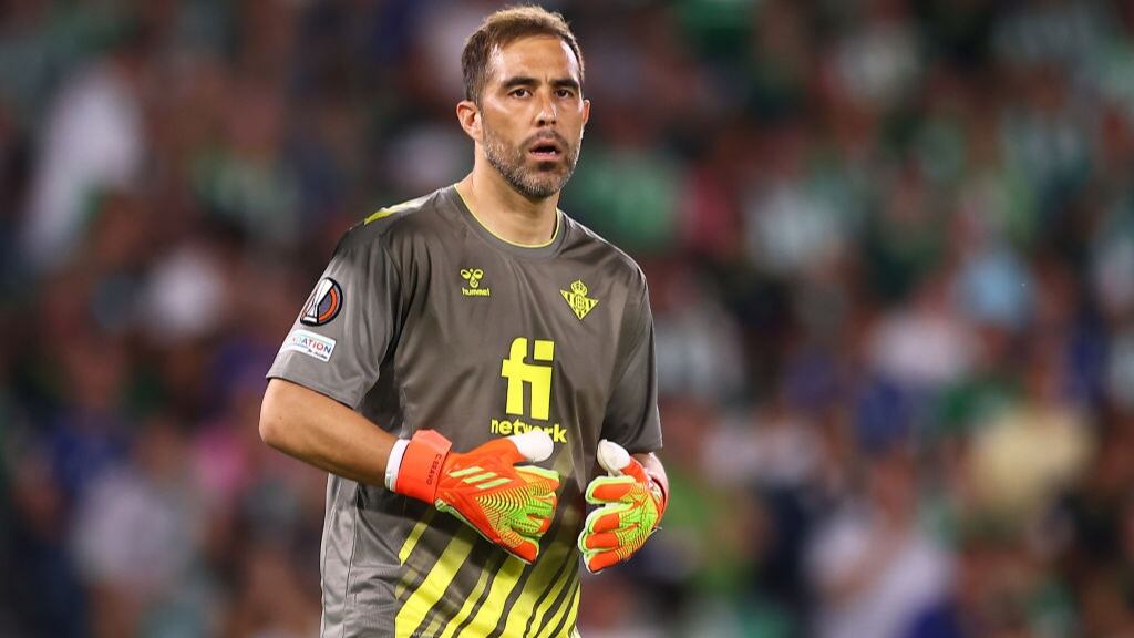Claudio Bravo aún se ve con opciones en La Roja: "Hace las cosas como las estoy haciendo me mantendrá las puertas abiertas"